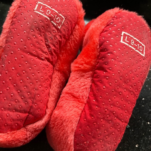 Elmo big kid slippers.  Toddler size large - 9/10.  Gently worn. - Picture 3 of 3